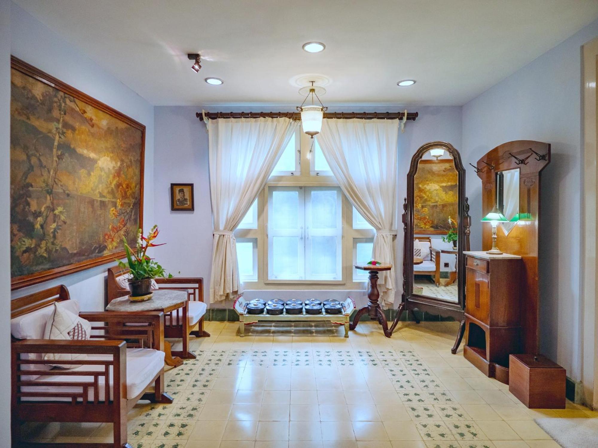Hotel Tugu Blitar Zewnętrze zdjęcie