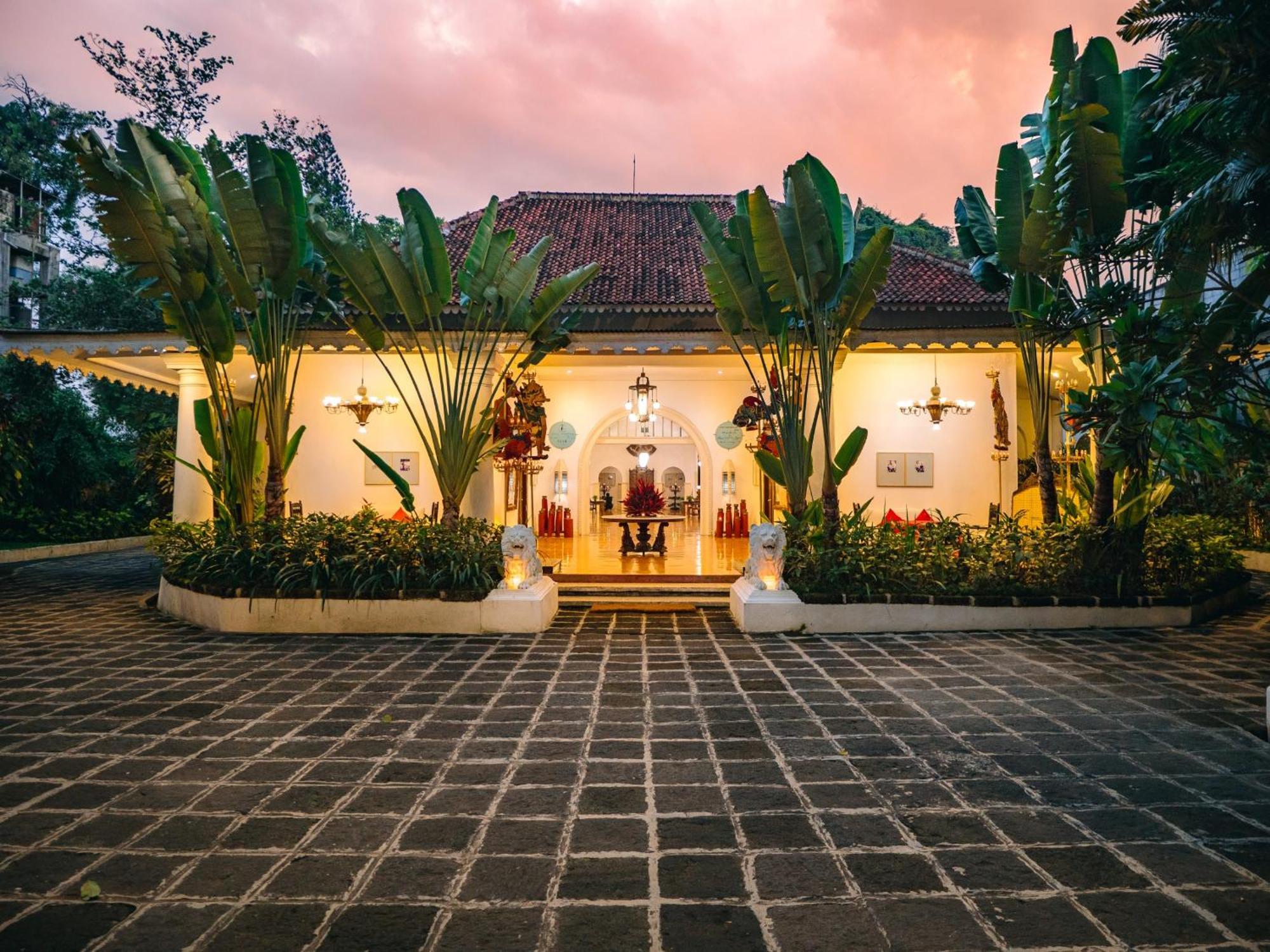 Hotel Tugu Blitar Zewnętrze zdjęcie