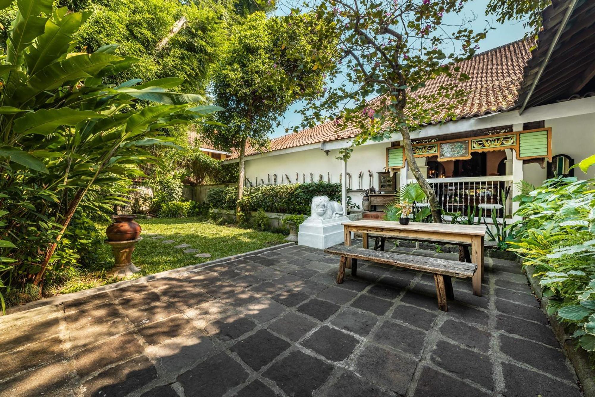 Hotel Tugu Blitar Zewnętrze zdjęcie
